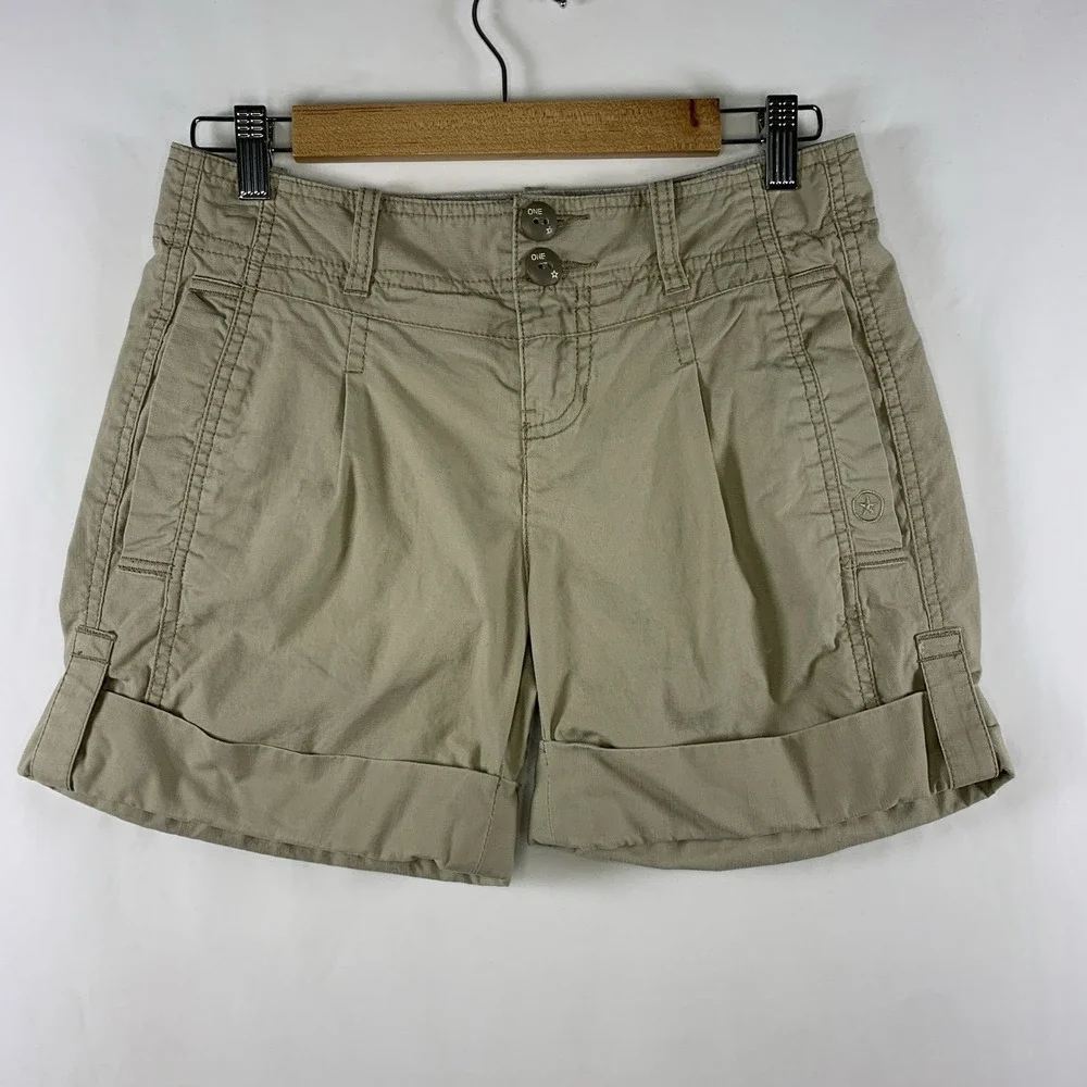 Converse Womens Y2K Pleated Cuffed Shorts Size 2 Khaki Skate Surf Grunge 2010s